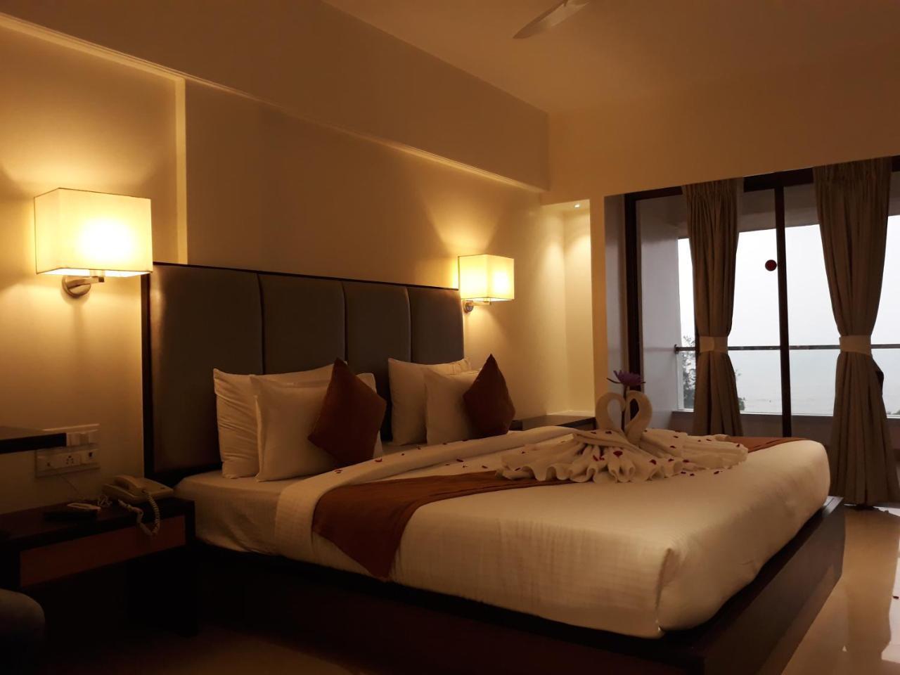 Abhishek Beach Resort And Spa Ganpatipule Exterior photo