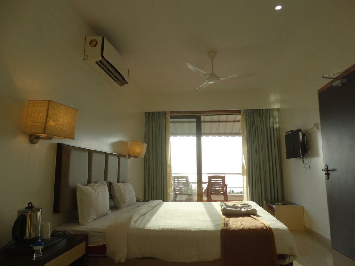 Abhishek Beach Resort And Spa Ganpatipule Exterior photo